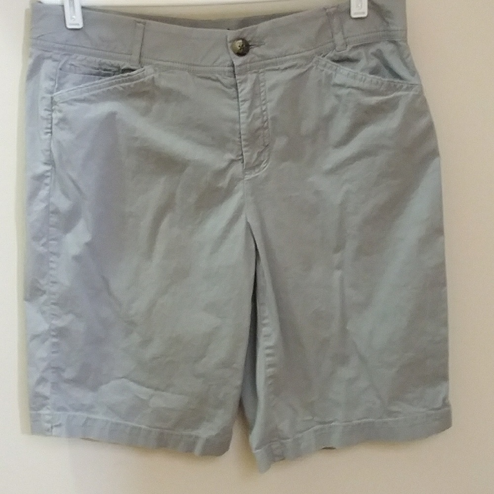 Intro by Jonathan Ross Bermudas